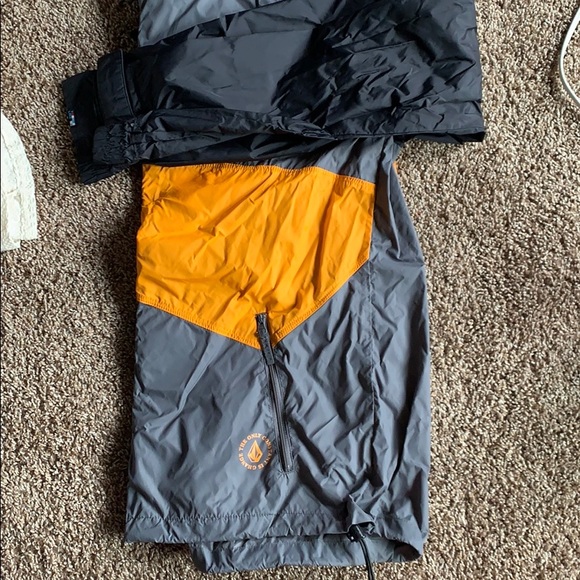 Volcom windbreaker jacket - Picture 2 of 2
